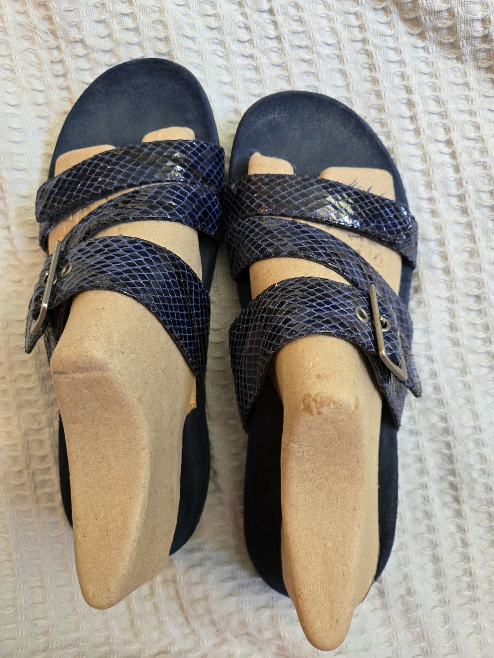 Women’s VIONIC Navy Snakeskin-Texture Buckle Sandals